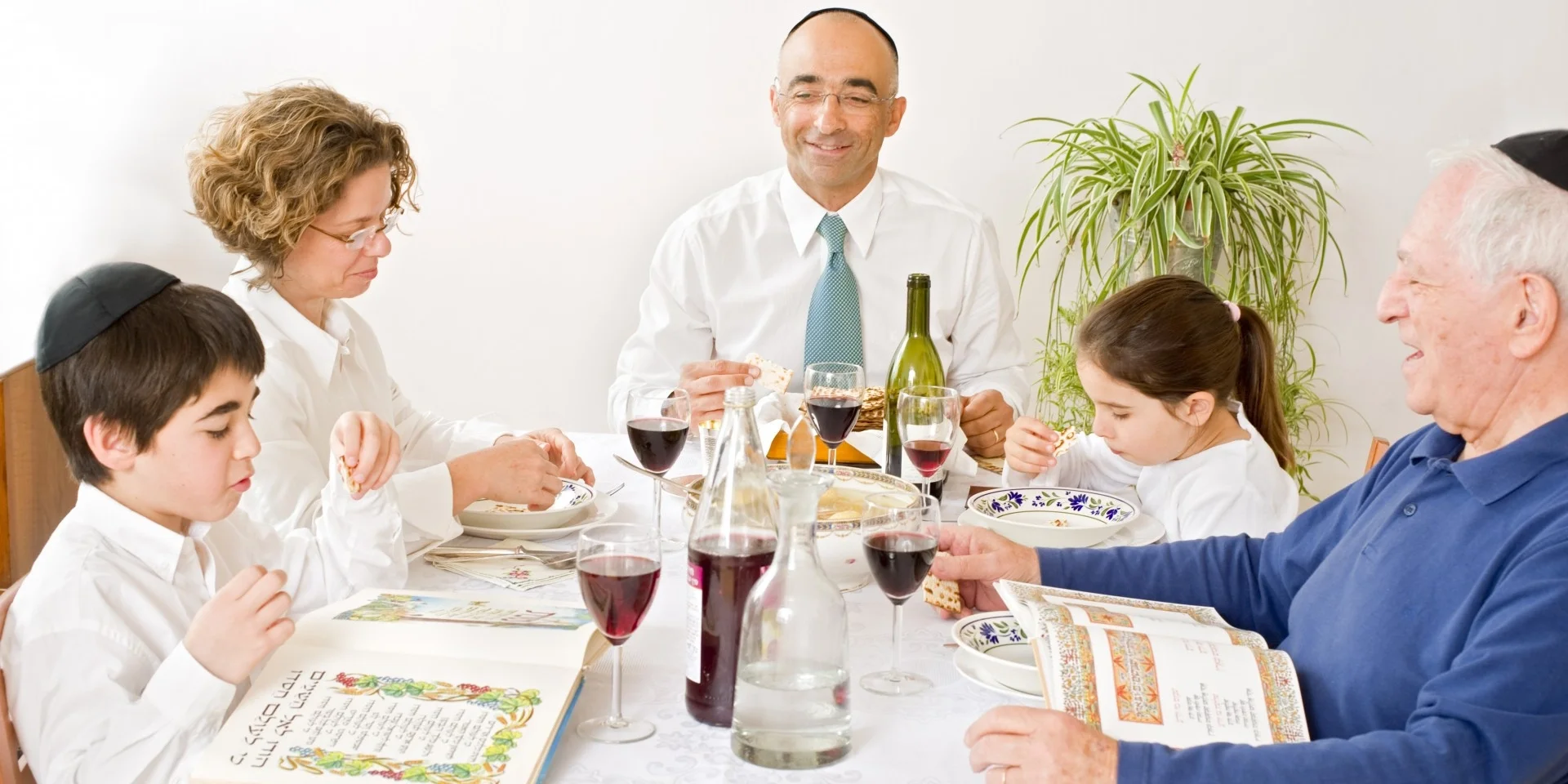 10 הקושיות שלא שואלים סביב שולחן החג